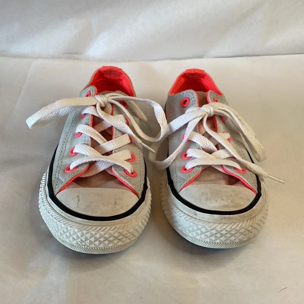 Converse white canvas trimmed‎ in neon pink size 12